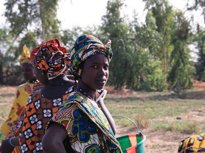 Refuerzo de la estructura de producción agrícola de mujeres rurales en Malí: transformando productos para transformar vidas